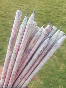 Lápices de Madera Negra Reciclada Hechos con Papel Periódico Viejo, Juego para Regalos y Promociones - Product Image 4