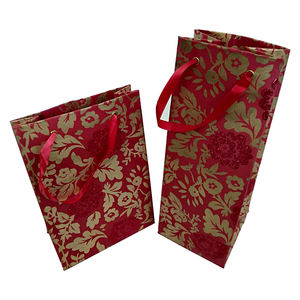 Bolsa de papel Kraft marrón hecha a mano con impresiones personalizadas Asas de transporte de longitud de mano para embalaje de regalo - Product Image 1