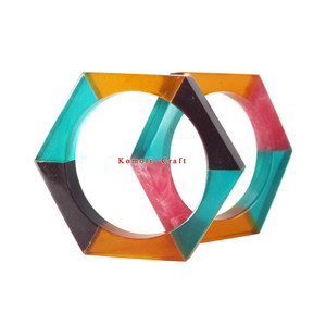 Pulsera de resina tallada hecha a mano, joyería multicolor - Product Image 1