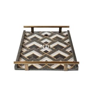 Plateau en bois pour serveur de desserts alimentaires rectangulaire personnalisé avec poignées en métal Plateau de service pour fournitures de restaurant à domicile - Product Image 1