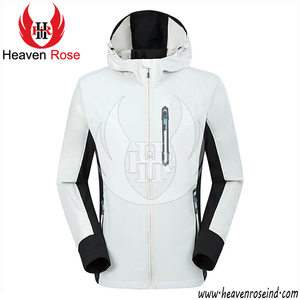 Veste de randonnée à coque souple de haute qualité pour femmes imperméable coupe-vent capuche réglable personnalisable motif d'hiver chaud support avant - Product Image 3