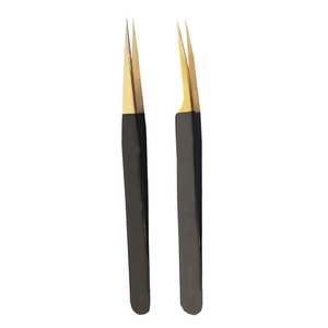 Ensemble de pinces à épiler professionnelles personnalisées en acier inoxydable noir et or avec diverses options de couleur à pointe pointue - Product Image 1