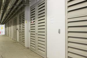 Puertas de Acero con Rejilla de Ventilación - Diseño Moderno para Uso Hospitalario - Product Image 2