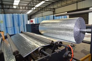 Feuille de couverture en aluminium d'isolation thermique de mur deux couches PE bulle d'air feu matériau d'isolation thermique rayonnant Energy Star - Product Image 3