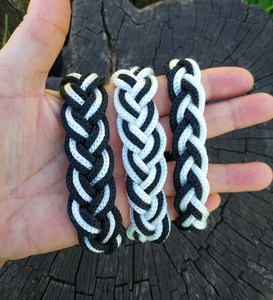 Bracelet tendance rayé noir et blanc, bracelet nœud marin, bracelet nœud nautique, bracelet tête de Turc rayé - Product Image 1