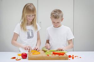 Planche à découper en bambou naturel avec poignée, tailles et logo personnalisés, bloc de découpe en bois pour usage en cuisine, ustensiles de cuisine emballés - Product Image 6