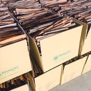 Nouvelle Récolte de Cannelle Cassia Épicée du Vietnam AD, Épice Séchée en Morceaux, Traitement Brut, pour la Marque Certifiée Phalco - Product Image 1