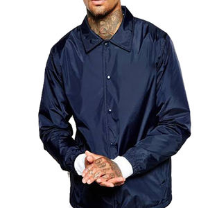 การพิมพ์สกรีนปักแบบกําหนดเองแจ็คเก็ตโค้ชกันน้ําน้ําหนักเบาแจ็คเก็ตกันฝนไนลอนแบบกําหนดเอง - Product Image 5