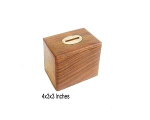 TIRELIRE EN BOIS - Product Image 1