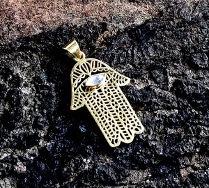 Pendentif Hamsa 2x4 cm en plaqué or, serti de lunette en pierre de lune de style bohème en laiton argenté pour bijoux ou cadeaux - Product Image 4