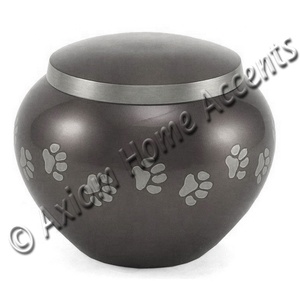 Urna de cremación de latón para mascotas, urna de cremación Odyssey de color Gris Carbón vegetal grabada a mano, urna funeraria para cenizas de mascotas por acentos Axiom para el hogar - Product Image 1