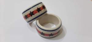 Meilleures ventes Anneaux de serviette en céramique florale rouge de qualité supérieure Décoration de mariage haut de gamme et cadeaux publicitaires - Product Image 2