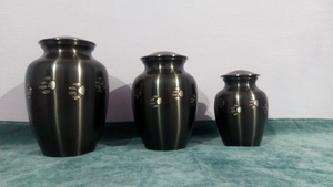 BRASS ANTHRECITE GREY PET PAW FUNERAL SUPPLIES American Style Pet Urn Brassworld India - Product Image 4