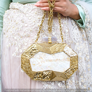 กระเป๋าคลัทช์งานแต่งงานทำจากเปลือกหอยมุกแท้ 100% งานฝีมือ ดีไซน์เนอร์  กระเป๋าคลัทช์งานแต่งงาน  กระเป๋าคลัทช์ทองเหลือง - Product Image 1