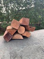 Bois de chauffage en bois dur GREENFIRE LYCHEE, bâtons de barbecue de haute qualité, 10-40 cm, diamètre 5-10 cm, temps de combustion de 4-5 heures, 6500 J, teneur en cendres de 3%
