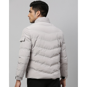 เสื้อแจ็คเก็ตบอมเบอร์บุผ้านวมสำหรับผู้ชาย ฤดูหนาว แบบ OEM สั่งทำได้ ซิป ระบายอากาศ กันน้ำ กันลม เป็นมิตรกับสิ่งแวดล้อม ไซส์ใหญ่พิเศษ - Product Image 4