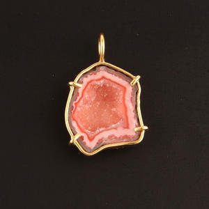 Pendentif druzy en forme de géode naturelle, plaqué or, fait à la main, véritable pierre précieuse, pendentif en métal en laiton pour chaîne - Product Image 1