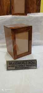 โกศบรรจุอัฐิทองเหลืองทรงกล่องไม้ สไตล์อเมริกัน อุปกรณ์งานศพโดยบรัสเวิลด์ อินเดีย - Product Image 5