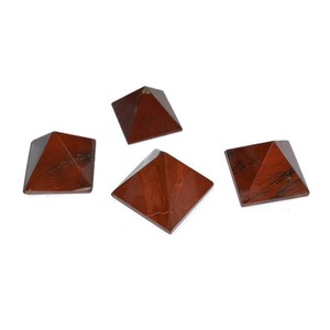 Obtenga Pirámides Pequeñas de Jaspe Rojo en Línea: Pirámides Pequeñas de Jaspe Rojo en Venta - Product Image 1