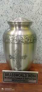 Urna Funeraria para Adultos de Latón Estilo Americano Azul con Cruz Dorada Grabada de Brassworld India - Product Image 4