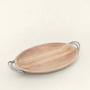 Elegante bandeja de madera de forma ovalada con mango de metal para servir en el hogar y el hotel para servir comida, plato de cocina - Product Image 1