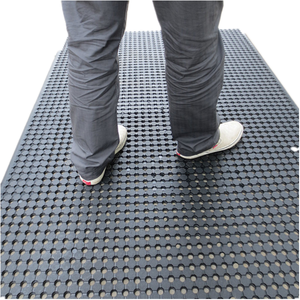 Tapete de Goma Negro de 1.83M x 10MM x 10 Metros para Camioneta, Revestimiento para Plataforma de Camioneta - Product Image 6