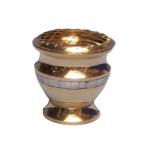 Quemador de incienso de resina y carbón Kalavastu hecho a mano para decoración del hogar con nácar, de latón, aroma para todas las estaciones - Product Image 4