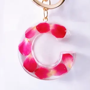 Presse trockene Blumen rote Rose Blume Schlüssel bund Tasche Zubehör Charme, benutzer definierte handgemachte Harz Epoxy Blumen Handwerk Schmuck Schlüssel ring Anhänger