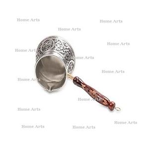 Cafetera de aluminio de color plateado con mango de latón Tetera de forma personalizada para uso en restaurantes y hoteles - Product Image 5