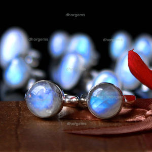 Venta al por mayor de anillos mixtos, arcoíris ovalado dorado, forma de luna, abalorios, piedra lunar blanca Natural, cabujón, anillos rosas para hombres, piedra lunar arcoíris - Product Image 5