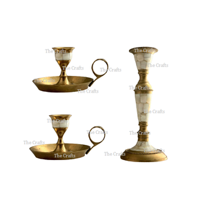 Ensemble de trois bougeoirs en laiton couleur or avec travail de marqueterie, différentes tailles, à prix raisonnable - Product Image 1