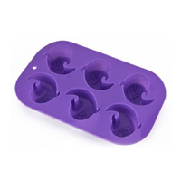 Passen Sie Halloween-Eis formen an