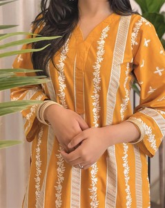 Shalwar Kameez en coton, lin, viscose, soie et rayonne - Kurtis de qualité supérieure pour femmes, broderie pakistanaise et indienne - Jaune, décontracté, pour les fêtes - Product Image 3