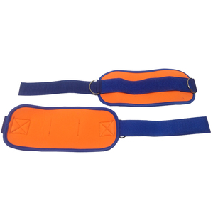 ตะขอยกน้ำหนักพร้อมเคลือบกันลื่นและแผ่นหุ้มข้อมือนีโอพรีนหนาที่ออกแบบมาเพื่อช่วยในการจับระหว่าง Deadlift - Product Image 5