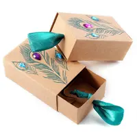 Caja de dulces con diseño de pavo real para dulces, caja de embalaje con diamantes de imitación, papel Kraft, dulces, regalo