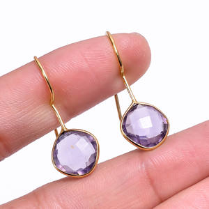 Pendientes de amatista en engaste chapado en oro |   Pendientes Colgantes de Amatista Morada Facetada |   Elegante Joyería Artesanal de Piedras Preciosas - Product Image 4