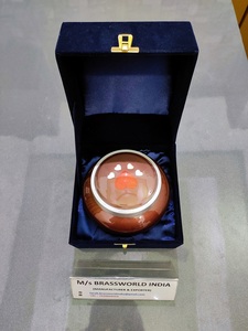 Urna Funeraria de Aluminio Pintada a Mano Estilo Americano Brown Odyssey para Cenizas de Adultos, Artículos Funerarios - Product Image 5