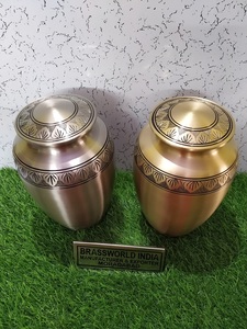โกศเผาศพทองเหลืองสำหรับขี้เถ้ามนุษย์ Brassworld อินเดีย - Product Image 4