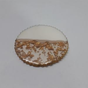 Posavasos de resina de color blanco con borde dorado para uso en mesa, cocina - Product Image 2