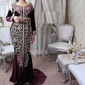 Robe de mariage marocaine Lehenga Choli de style dubaï avec broderie lourde Longueur au sol Longue Trail-Matériau acétate Femmes - Product Image 1