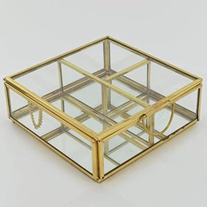 Boîte à bijoux carrée en verre avec cadre doré et compartiments séparateurs - Product Image 1