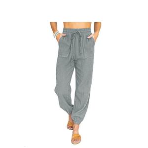 กางเกงลำลองทรงพลีทเอวกลางสำหรับผู้หญิง ผ้าฟลีซใส่สบายสำหรับฤดูร้อน ลายพิมพ์ปักโลโก้ ดีไซน์ใหม่ล่าสุด ทรงขาตรง - Product Image 3