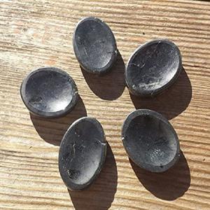 Cristal pulido de piedra de preocupación de pulgar de turmalina negra para puesta a tierra y limpieza de energía negativa - Product Image 4