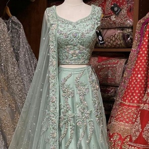 Deslumbrante -Koti con Lehenga- Vestido de Novia con Hermosos Adornos de Cuentas de Cristal y Pedrería para Boda=2021 - Product Image 1