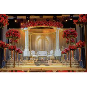 Mandap de mariage asiatique tendance à thème blanc, mandap exclusif à thème blanc à double pilier, mandap de mariage tendance à deux piliers, Virginie - Product Image 1