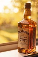Liqueur Jack Daniel's Tennessee Honey 70 cl, saveur miel d'érable, orange, pomme, sirop de caramel, fumée, ambre/doré, 35%, bouteille