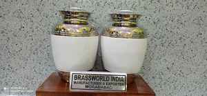 Urna funeraria para adultos de Brassworld India de estilo americano grande elegante y segura Urna de cremación de metal para cenizas - Product Image 4