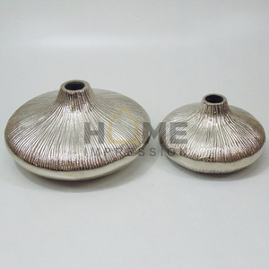 Vase à fleurs de créateurs en métal coulé en aluminium mat argenté dernier modèle vases en métal modernes petits vases en métal ronds en métal bon marché à vendre - Product Image 2