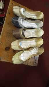 Chaussures fantaisie Khussa pour filles Design pakistanais plat léger avec logo en relief pour le printemps - Product Image 2