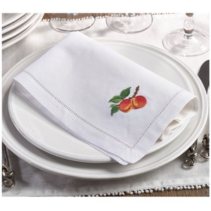 Four carré brodé à la main, serviette 100% coton, broderie à la main - Product Image 1